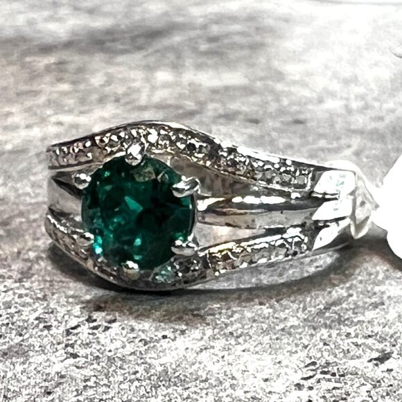 Ring Bomb Party Ring, size 7, green stone silver color band CZ looking mini acce - Picture 4 of 5